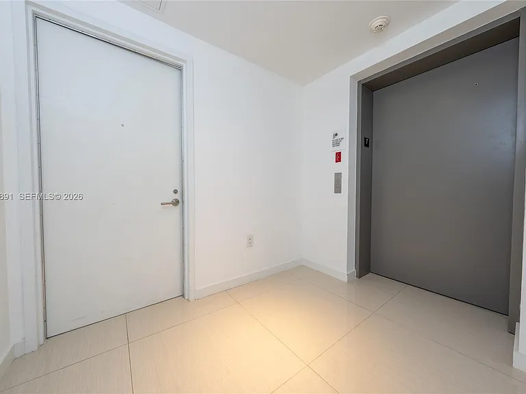 460 NE 28th St #707 — Photo 16