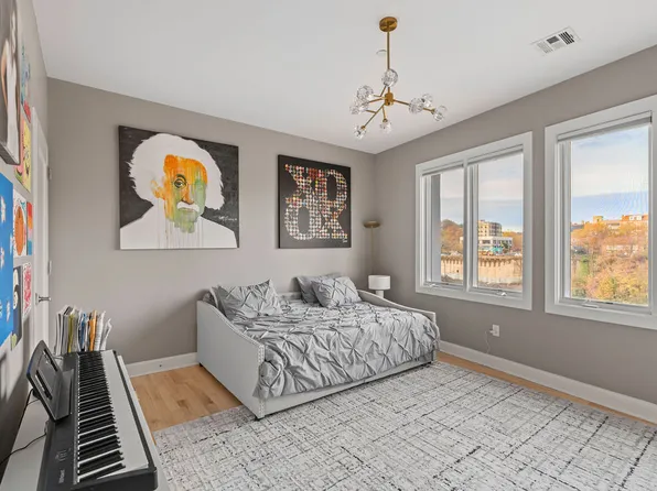 90 Bay Street Landing image 26 of 39