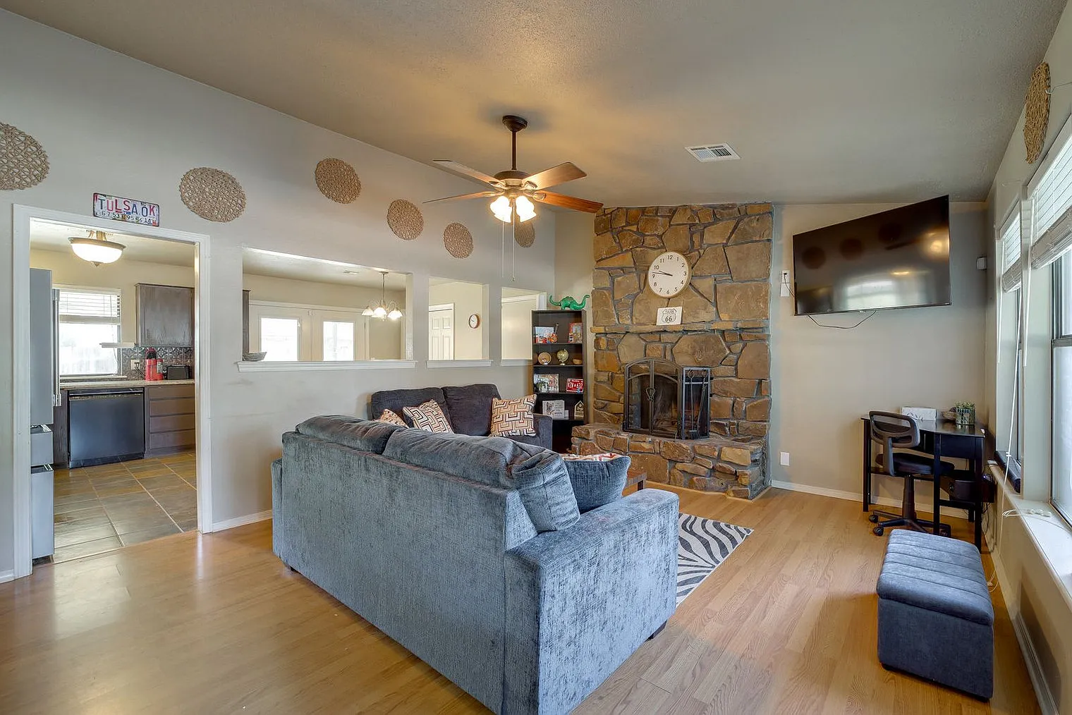 2 bed, 1.0 bath, 1033 sqft, $2,774 — Photo 1