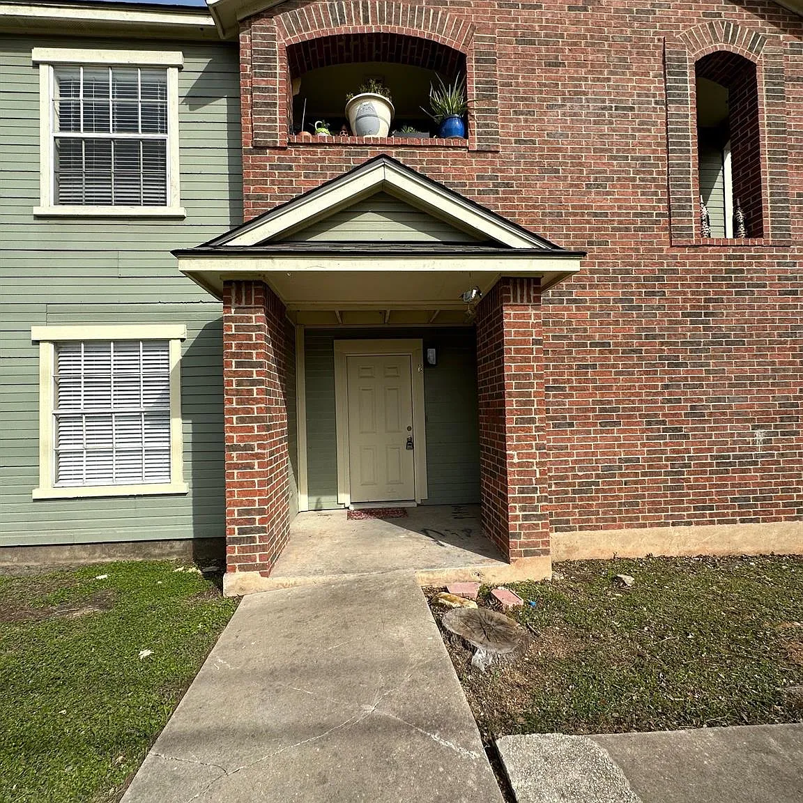 2 bed, 2.0 bath, 4678 sqft, $1,495 — Photo 1