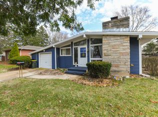 144 Crestwood Dr, Dundee, IL