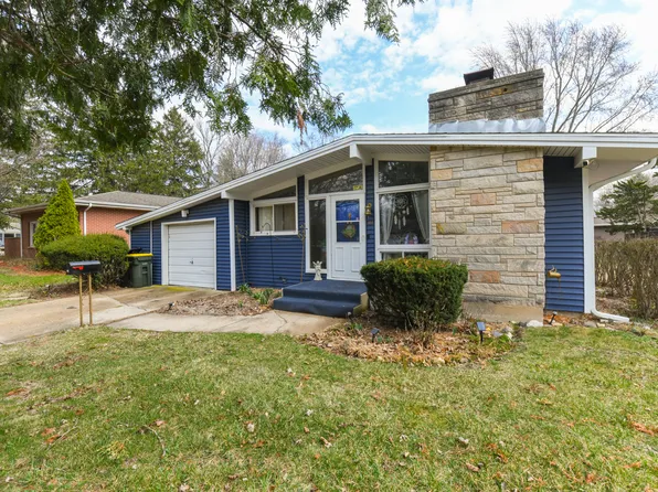 144 Crestwood Dr, Dundee, IL 60118