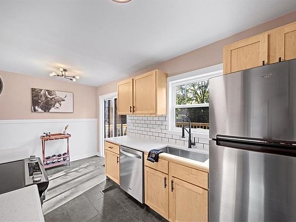 4th image of 8016 Washington St