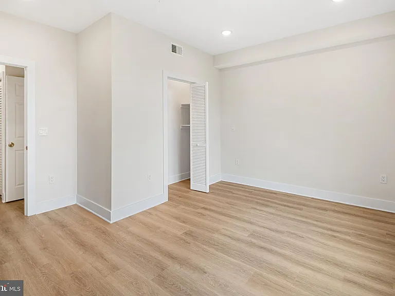 5217 Warren St #1/2-3 — Photo 5