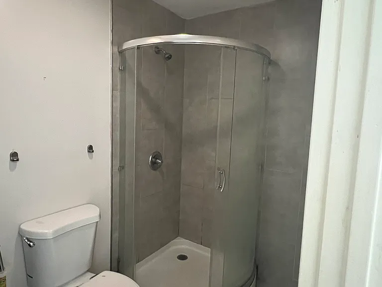 731 1/2 E 32nd St #B — Photo 3