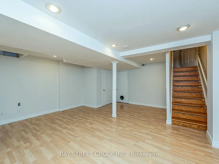 130 Royal Appian Cres — Photo 18