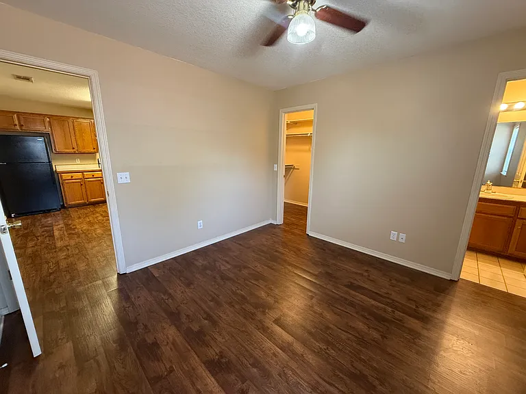 2618 W C St — Photo 14