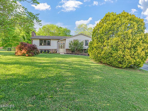 2nd image of 206 Lake View Ln