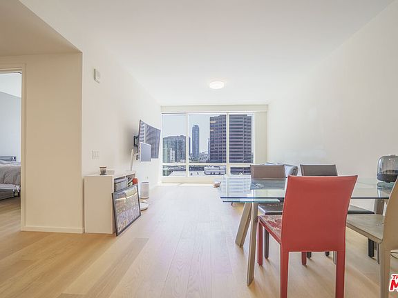 5th image of 877 Francisco St APT 1208