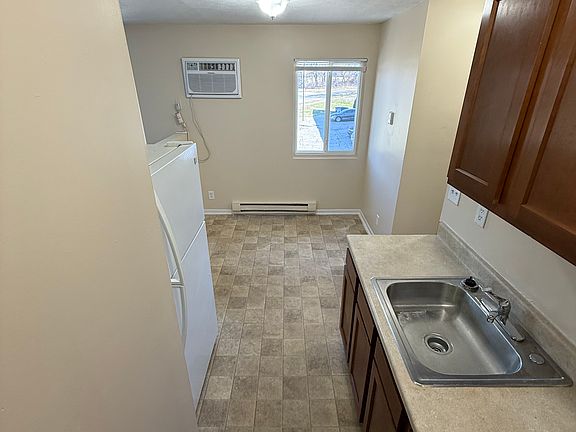 4th image of 345 Hampshire Dr APT 9