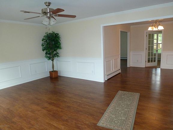5th image of 52 Nostrand Dr