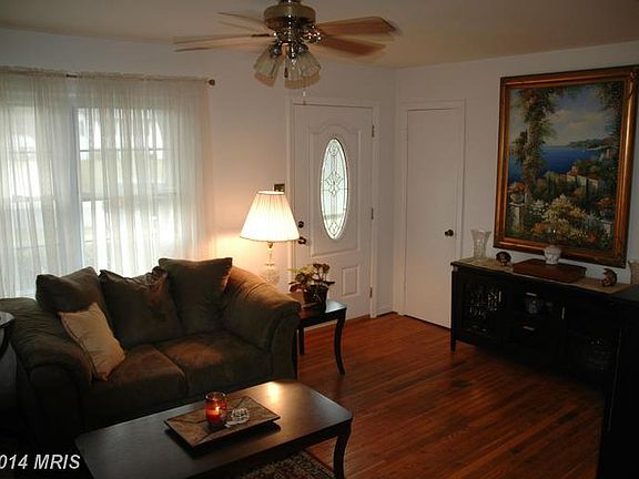 3rd image of 225 Oakridge Dr