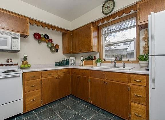 3rd image of 536 West St