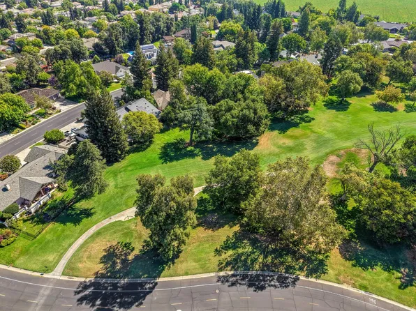 3 Country Club Dr, Davis, CA 95618