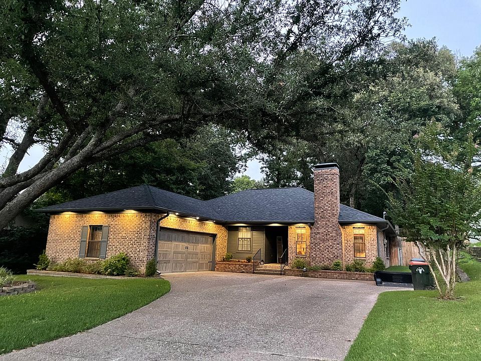 Exterior view. 2 car garage.