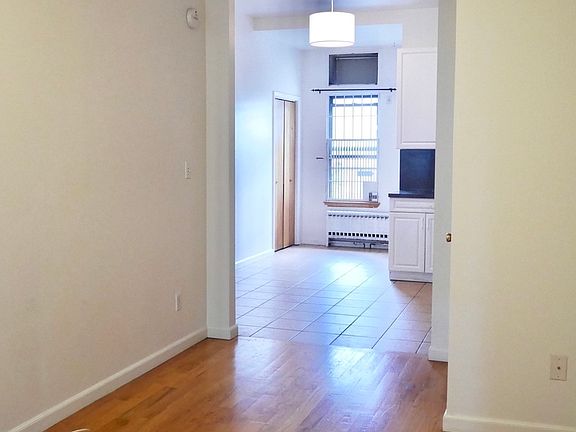5th image of 107 Graham Ave APT 3R