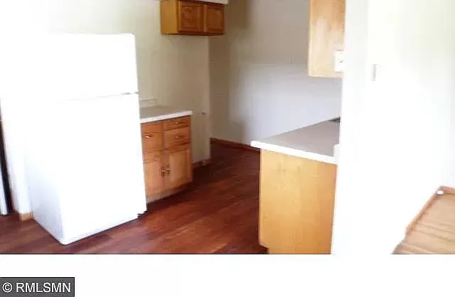 2330 Irving Ave N — Photo 6