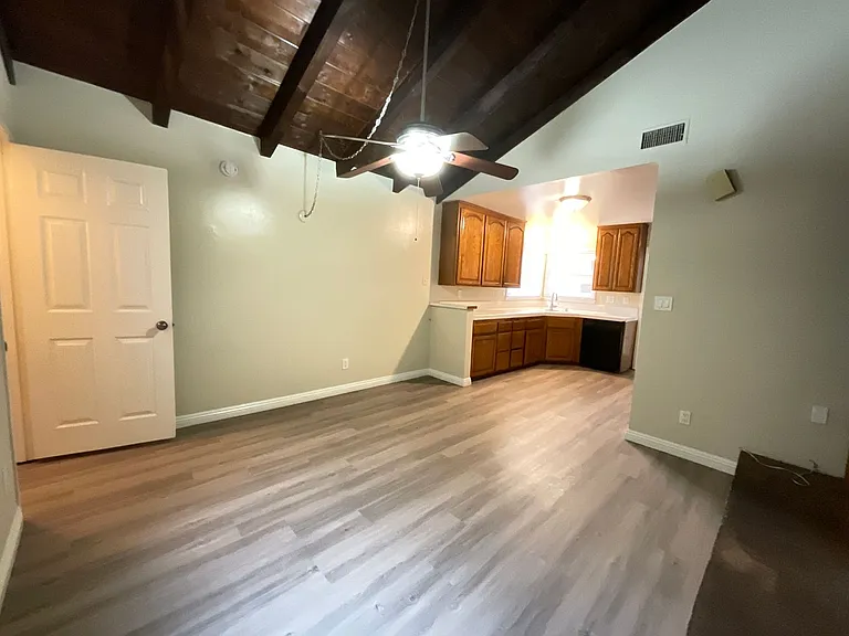 2539 E Seville Ave — Photo 10