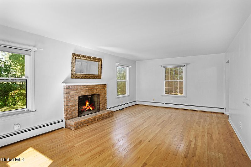 5th image of 30 Beechwood Drive