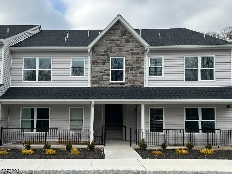 27 Arlene Ct