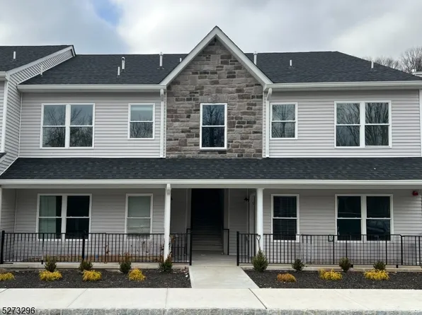 15 Arlene Ct, Morris Plains, NJ 07950