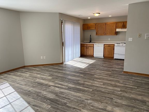 5th image of 3557 Ash St #16