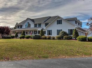 360 Upper Demunds Rd, Dallas, PA 18612