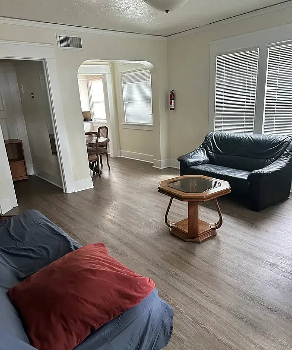 2 bed, 1050 sqft, $1,900 — Photo 4