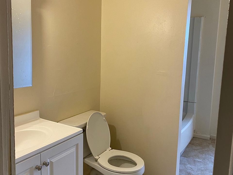 2nd image of 402 Ridge Ave #4S