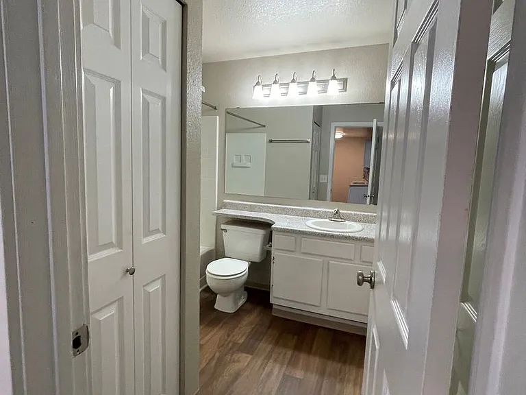 Signature Apartments — Photo 33