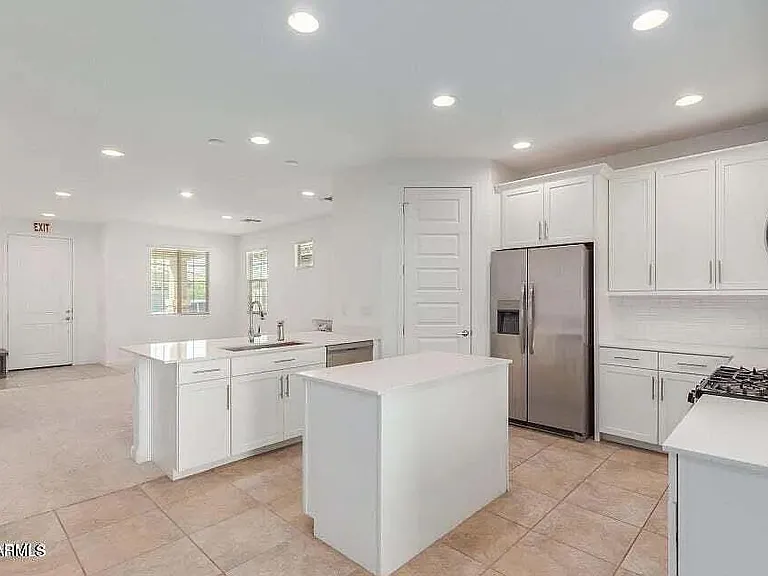 3741 S 64th Dr — Photo 4