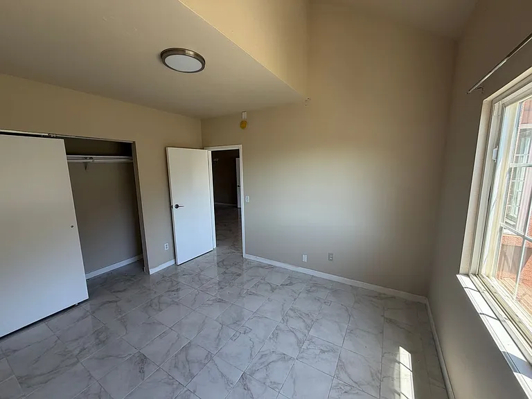 158 Caldecott Ln — Photo 6