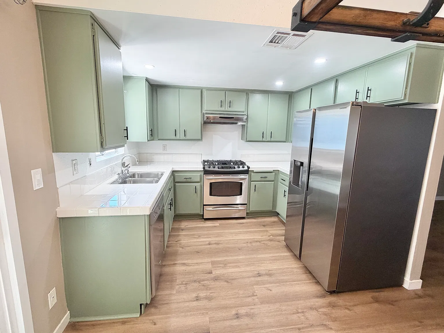3 bed, 1455 sqft, $3,800 — Photo 3