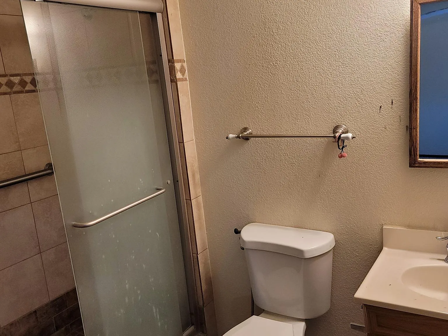 4 bed, 2000 sqft, $2,400 — Photo 4