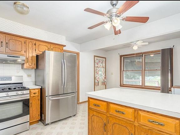 2nd image of 943 Leawood Dr