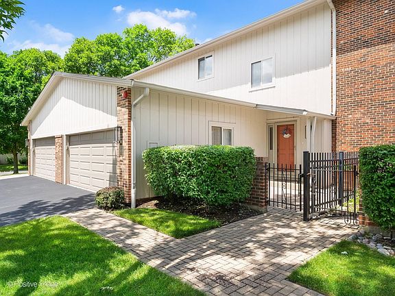 5th image of 19W182 Ginny Ln E #182