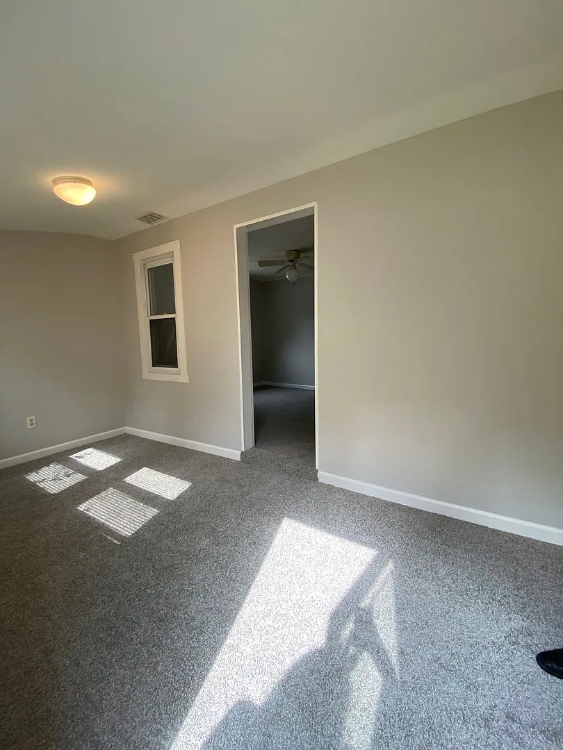 510 S Rogers St — Photo 3
