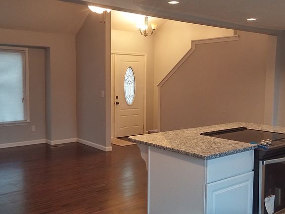 4th image of 10722 Stark Ave