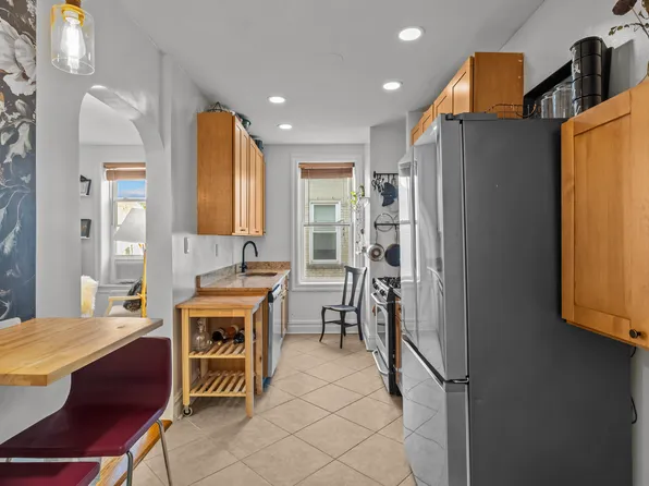 811 Walton Avenue image 6 of 17