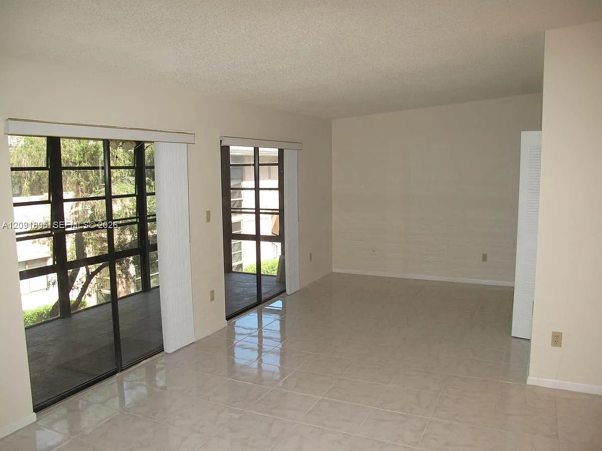 Belfort Condominium — Photo 4