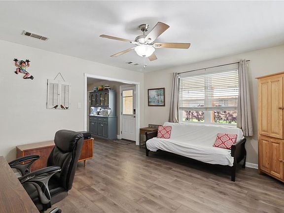 3rd image of 280 Cardinal Dr