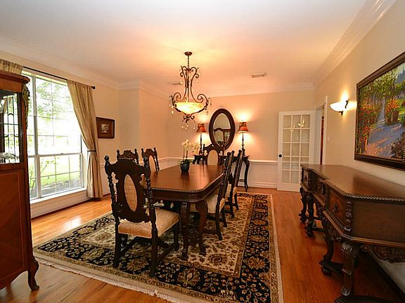 5th image of 935 Oak Parkway Dr