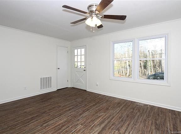 3rd image of 518 Belfast Dr