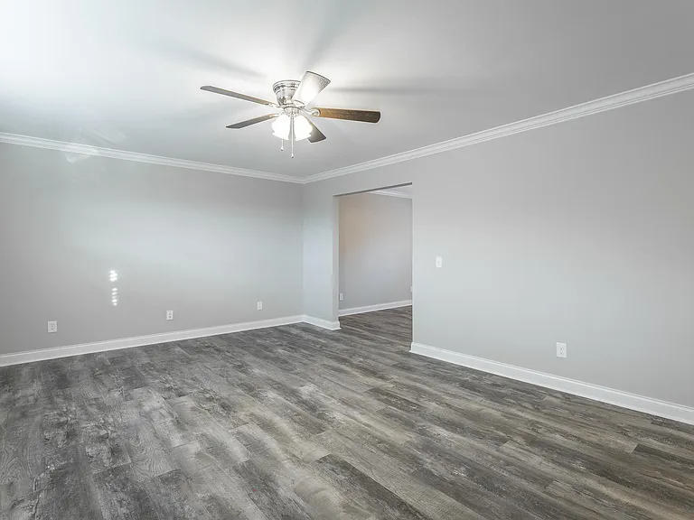 8214 Holly Crest Dr — Photo 8