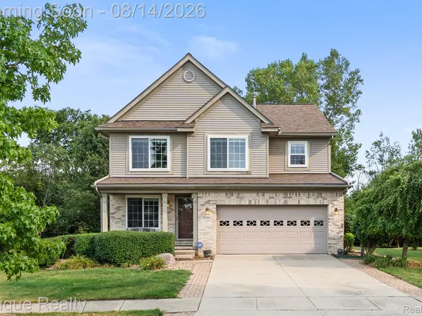 8266 S Warwick Ct, Ypsilanti, MI 48198