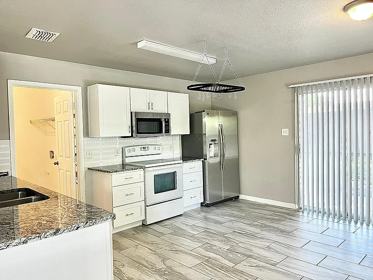 2809 Briargrove Ln — Photo 3