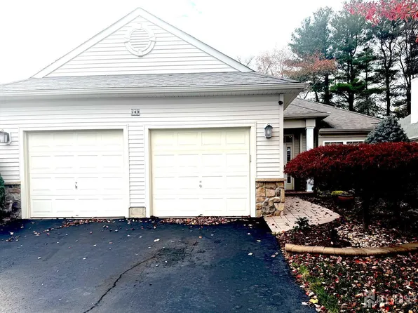 143 Valencia Dr, Monroe Township, NJ 08831