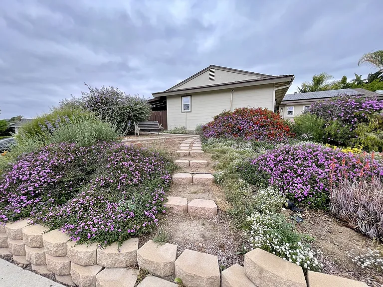 9556 1/2 Cecilwood Dr — Photo 3