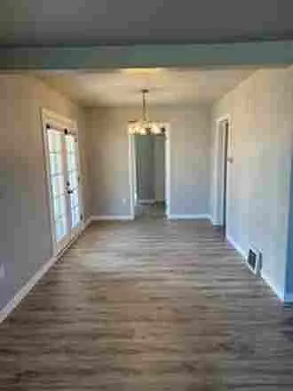 4 bed, 1300 sqft, $2,100 — Photo 1