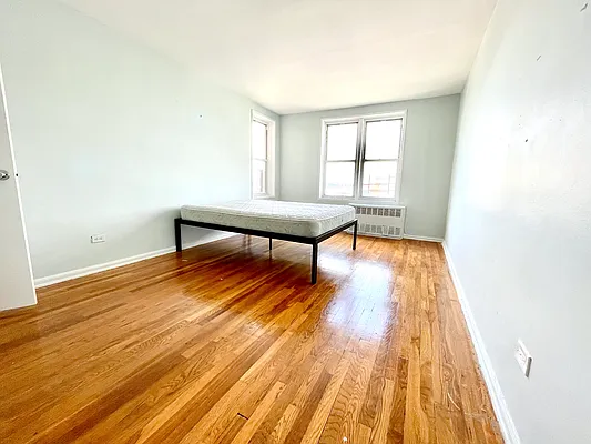 Rented by Safdie Realty Group | media 8